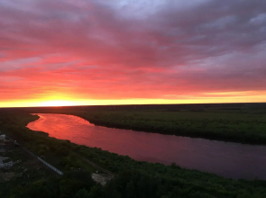 Апартаменты Элитные на берегу реки Тура с видом на Мост Влюбленных