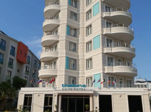 Theluna suite hotel