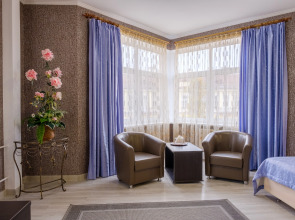 Отель Славия