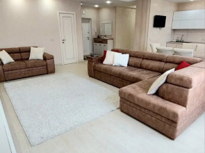 Апартаменты в центре с тремя спальнями на Червякова 55 рядом с парком Победы