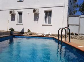 Lyuks Guest house