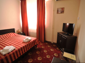 Отель Максимус