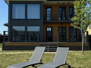 Bolshoy semeynyy s panoramnymi oknami Private house