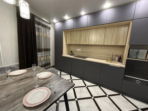 Dvukhkomnatnaya V Tsentre S Vidom Na Gorod Flat