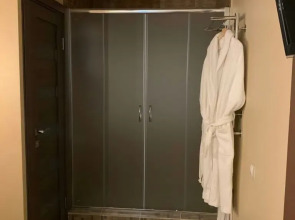 Апартаменты на Средней 13