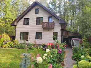 V Lesu U Zaliva Guest house