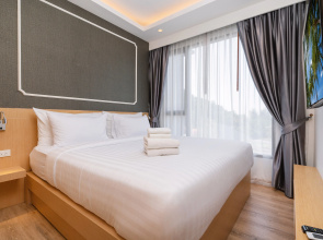Aristo Beach Resort condo by Roominger Hotel