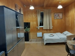 Uyutny Domik V Dvortsovom Sele Ostrov Guest House