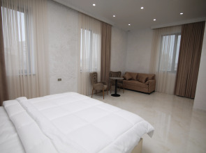 Отель Louvre Home