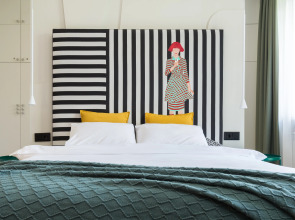 Квартира Величественная сталинка на набережной в историческом центре города-героя.