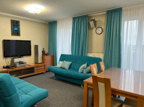 Апартаменты 3 комнаты в Центре рядом с Электричкой на Море