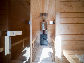 Частный Дом с Бассейном Мансардой и Видом на Горы