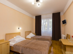 Санаторий Курортная Поликлиника им. Н.И. Пирогова с Пансионатом с Лечением Искра