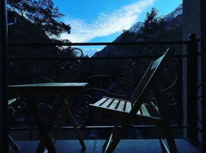 V Gorakh, Elbrus Apartments
