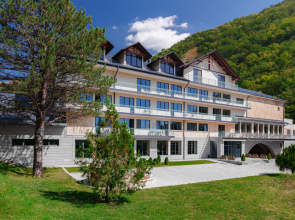 Apricot  Aghveran Resort Hotel