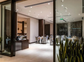 Отель Ramada and Suites by Wyndham Yerevan