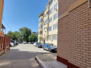 U Khrama Zolotaya Obitel Buddy Shakyyamuni Flat