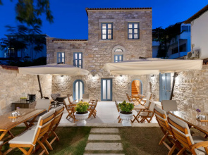 Eflin Haus Historical Place & Monument Hotel