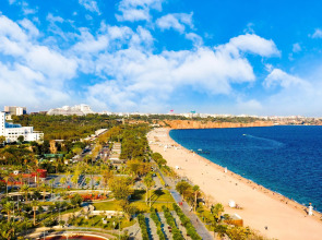 Отель The Corner Park