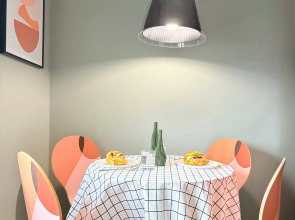 Квартира Роскошная двухкомнатная квартира в сталинке с видом на Аллею Героев