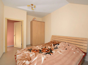 Taunhaus s Mangalom i Terrasoy Private House