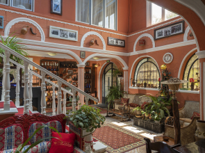 Elia Boutique & Apart-Hotel Hostel