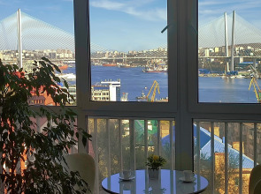 Апартаменты Шикарные В центре с видом на Золотой мост и Русский мост