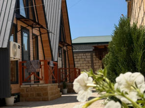 A- Freym Dom U Morya Bungalow
