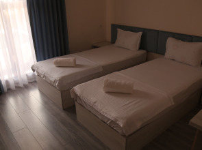 Отель Ideal Best Tour