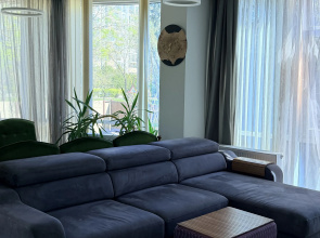 2-Komnatnaya Kvartira s Otdelnym Vkhodom i Terrasoy Flat