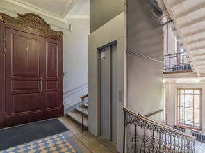 Ларго у Невского проспекта