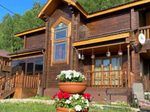 Kottedzh U Petrovny Guest House