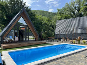 450 A-freym Limon s tyoplym basseynom i baney Private house