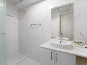 Апартаменты Unique & Stylish High Floor close to Marine Club