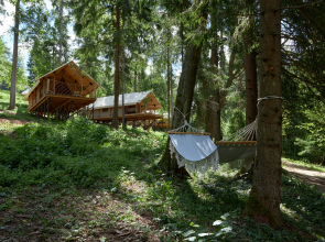 Les Ryadom Glamping