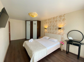 Апартаменты трехкомнатные на Острякова 7а