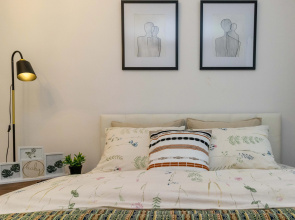 S Zheltym Divanom Flat