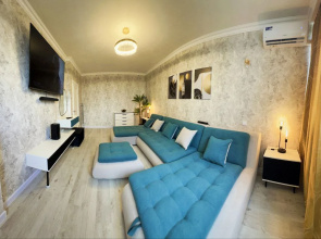 Eksklyuzivnaya kvartira s ogromnym turetskim divanom Flat