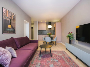 Большая Однокомнатная Квартира с Видом на Реку и Новым Ремонтом