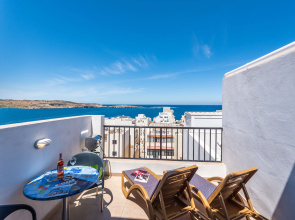 SeaShells Sea View Studio-Penthouse Apartments