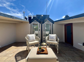 Отель Weingart Suites