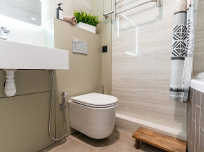 Апартаменты трехкомнатные с панорамным видом на город и море в центре Новороссийска от LetoApart