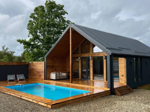 Barn-House U Lesa S Basseynom I Bannym Chanom Private House