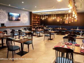 Отель Grand Kingsgate Waterfront By Millennium