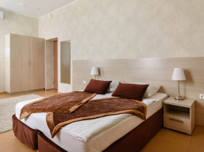 Atom Hotel