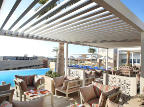 Отель Grand Cosmopolitan