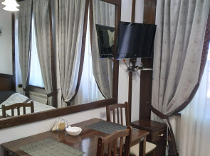 Na Naberezhnoj 2 Apartment