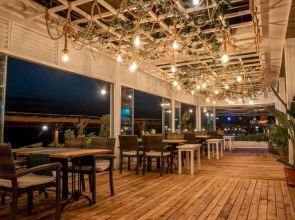 Side Beach Club Hotel