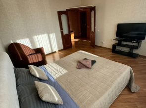 Апартаменты Мориса Тореза 79-38