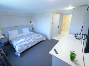 Отель Grand Aura